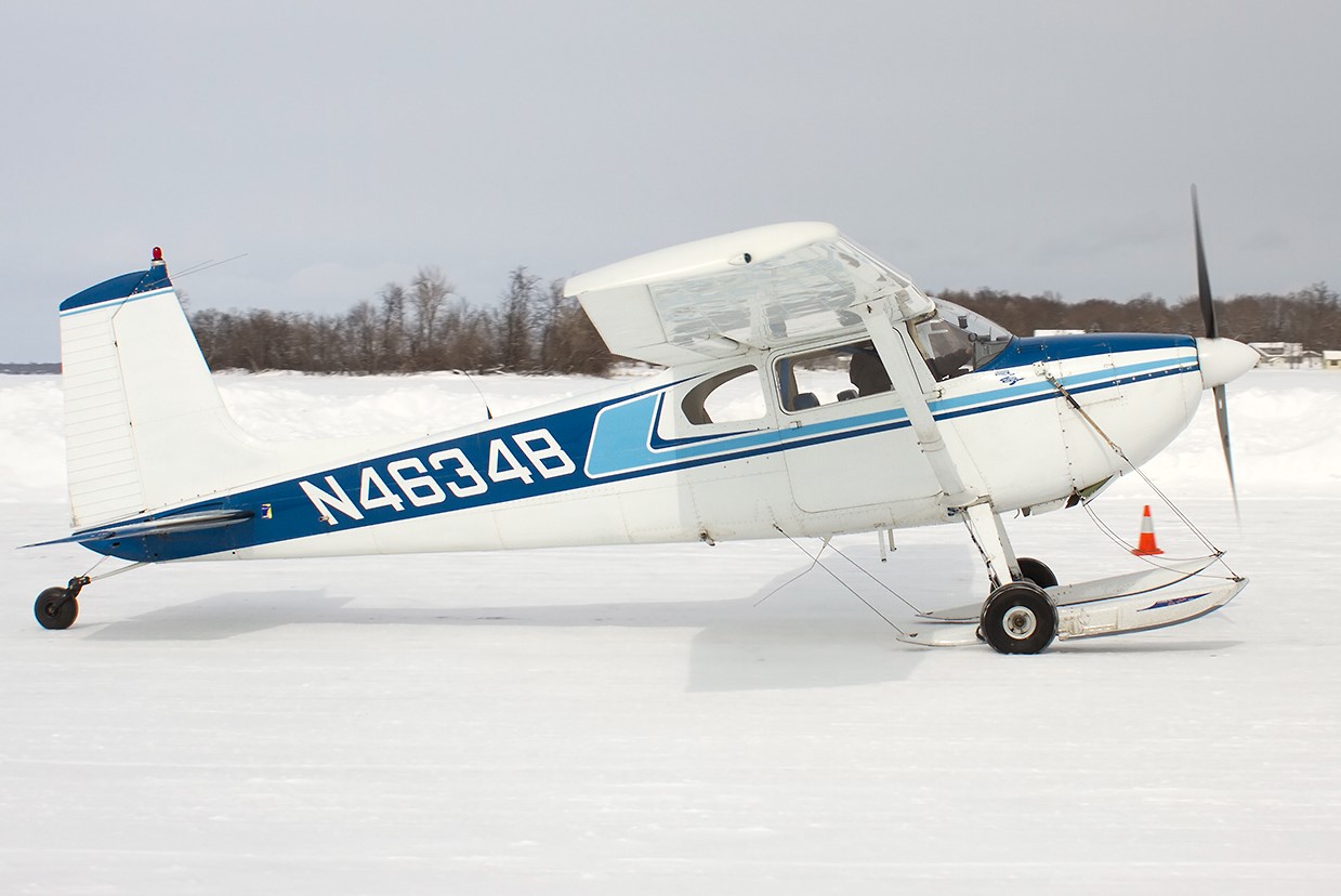 N4634B on skis 1968 Cessna 172I Factory Float Plane